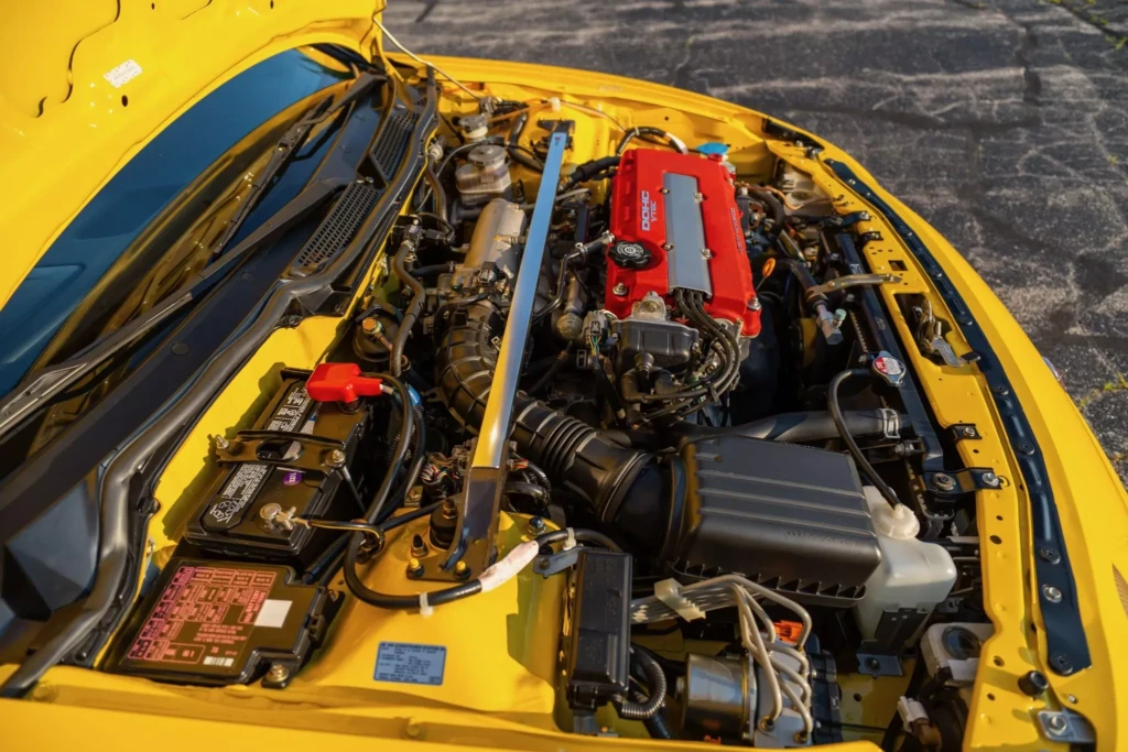 Integra Type R 2001 (подкапотное пространство)