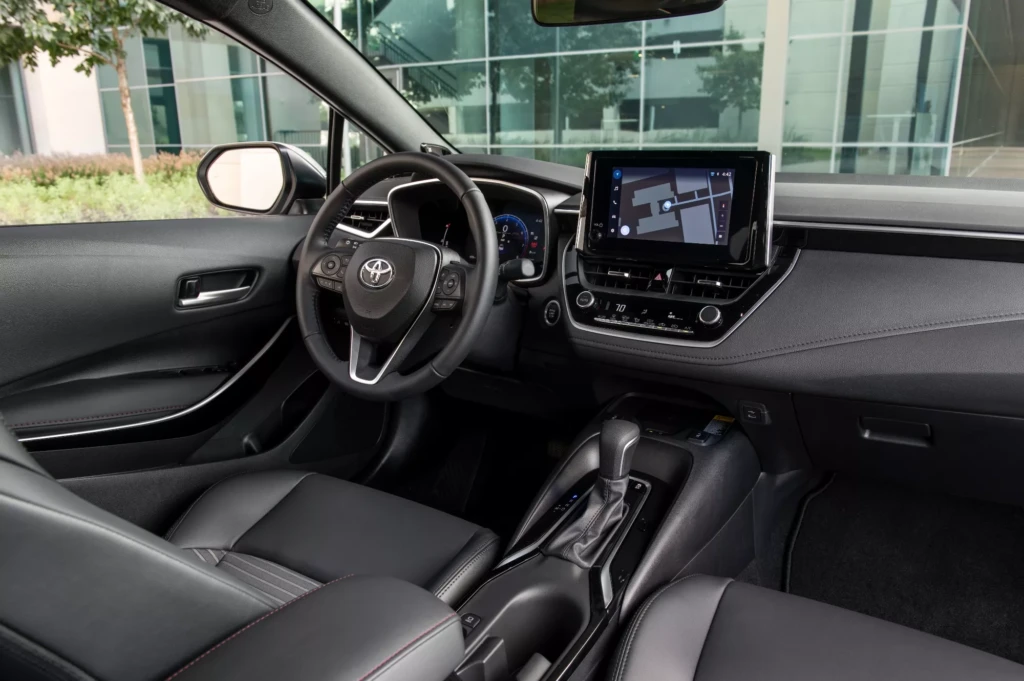 Toyota Corolla 2025 (салон)