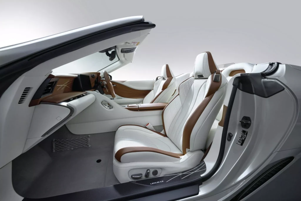 Lexus LC500 кабріолет (салон)