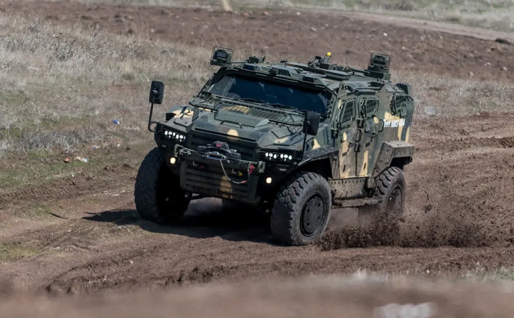 Nurol Makina NMS‑L на бездорожье