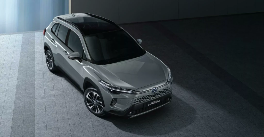 Toyota Corolla Cross (передняя часть кузова и крыша)