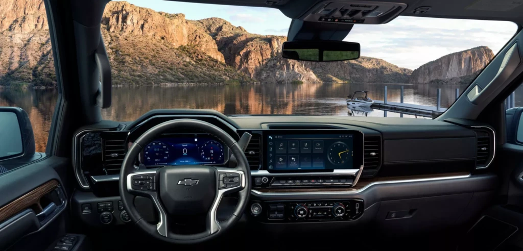 Chevrolet Silverado 1500 RST (салон)
