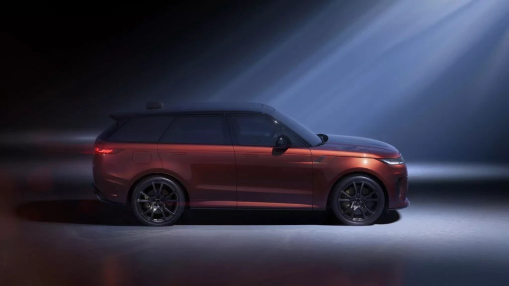 Range Rover Sport SV Carbon (правая часть кузова)
