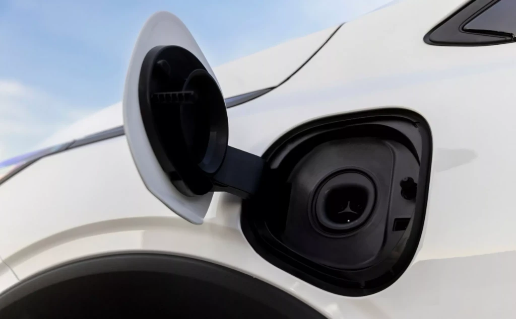 Chevy Bolt (порт зарядки)