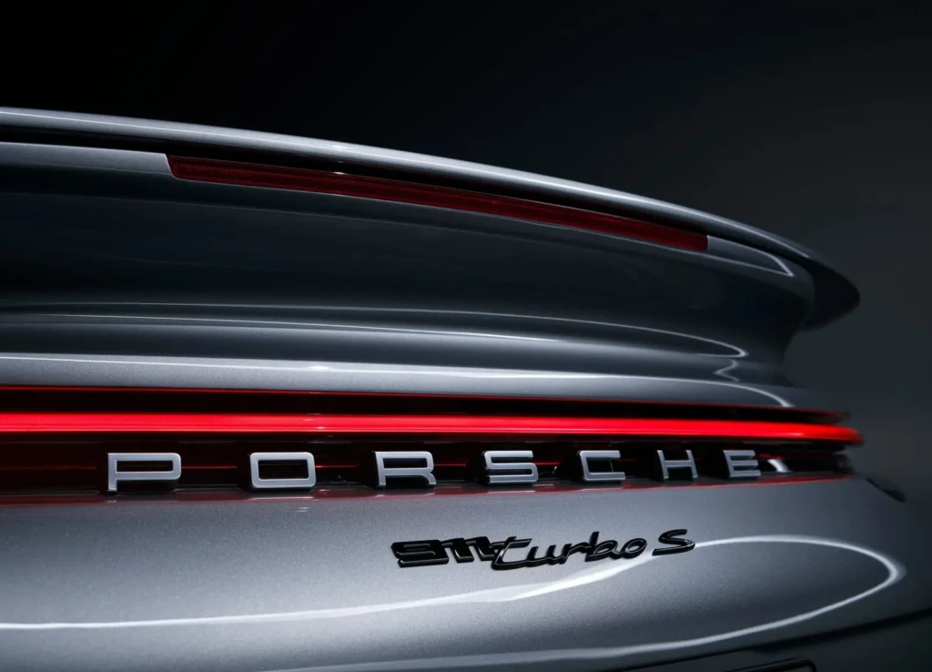 Porsche 911 Turbo S (спойлер та лого задньої частини кузова)
