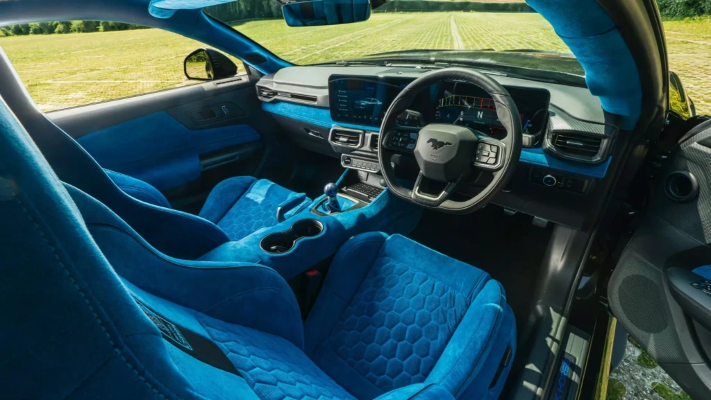 Mustang CS800DH (салон)
