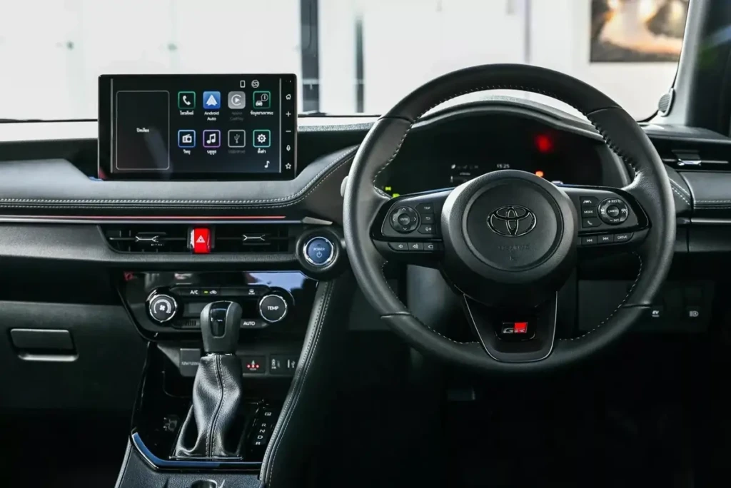 Toyota Yaris Ativ GR (салон)