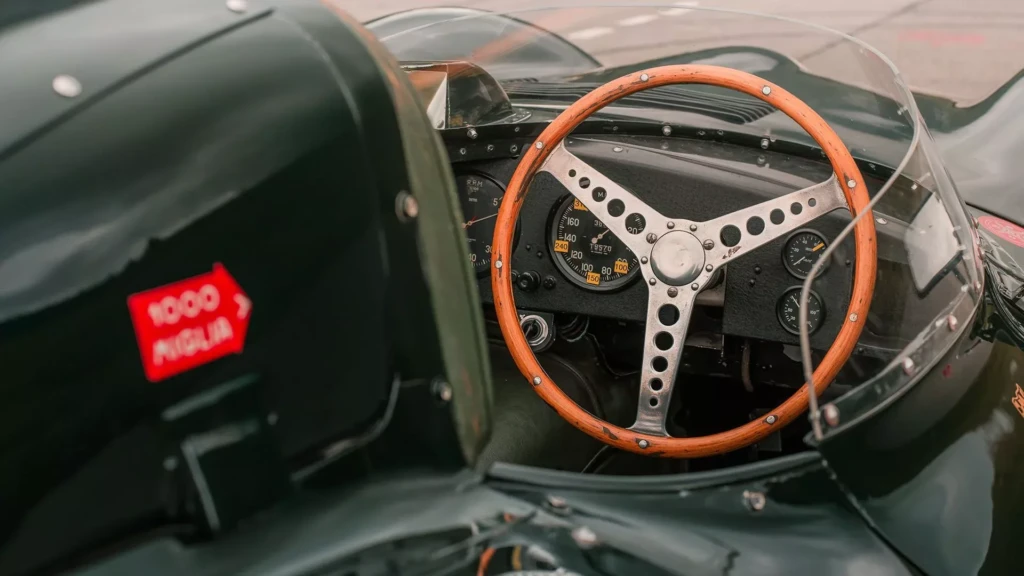 D-Type (салон)
