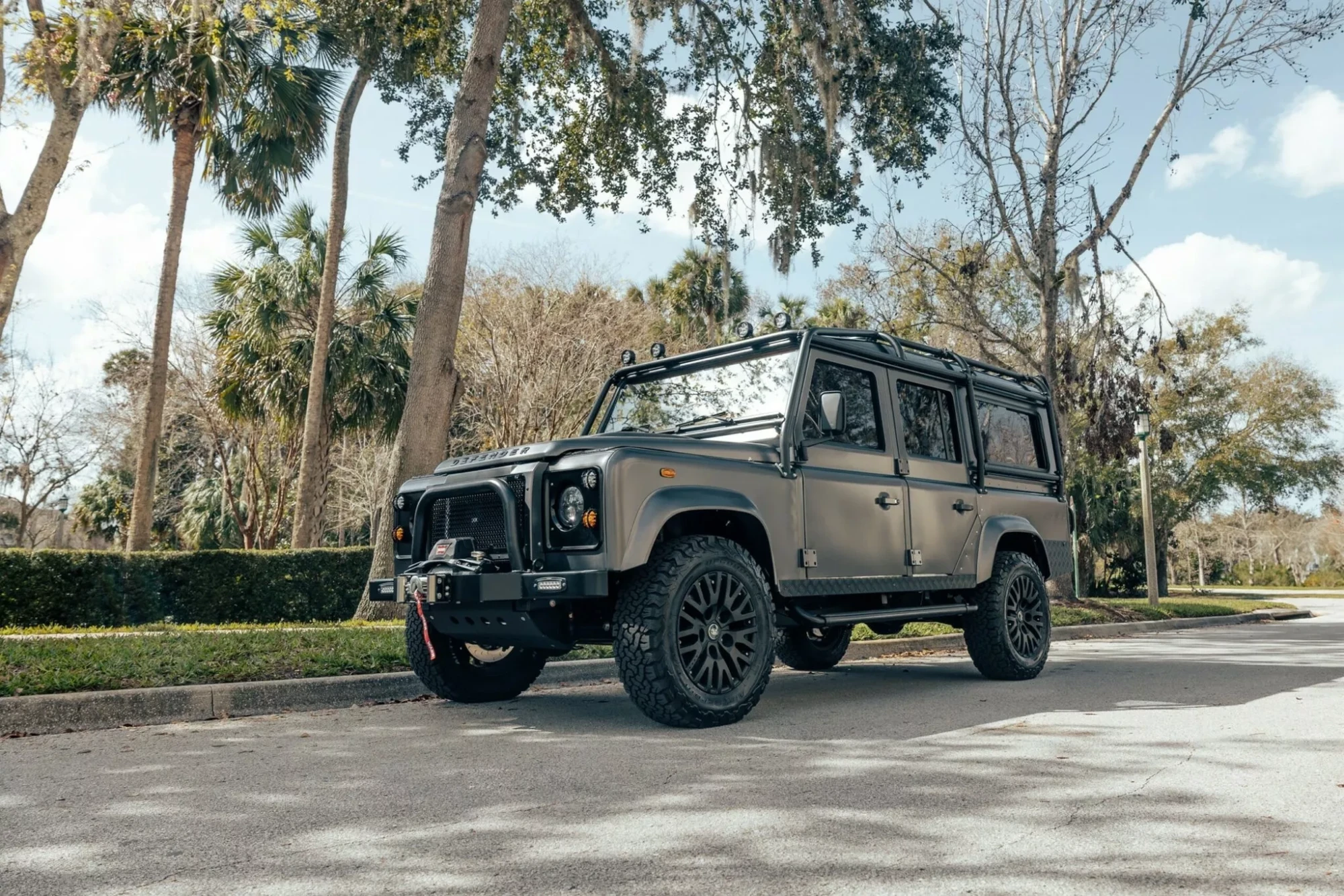 электрический Land Rover Defender
