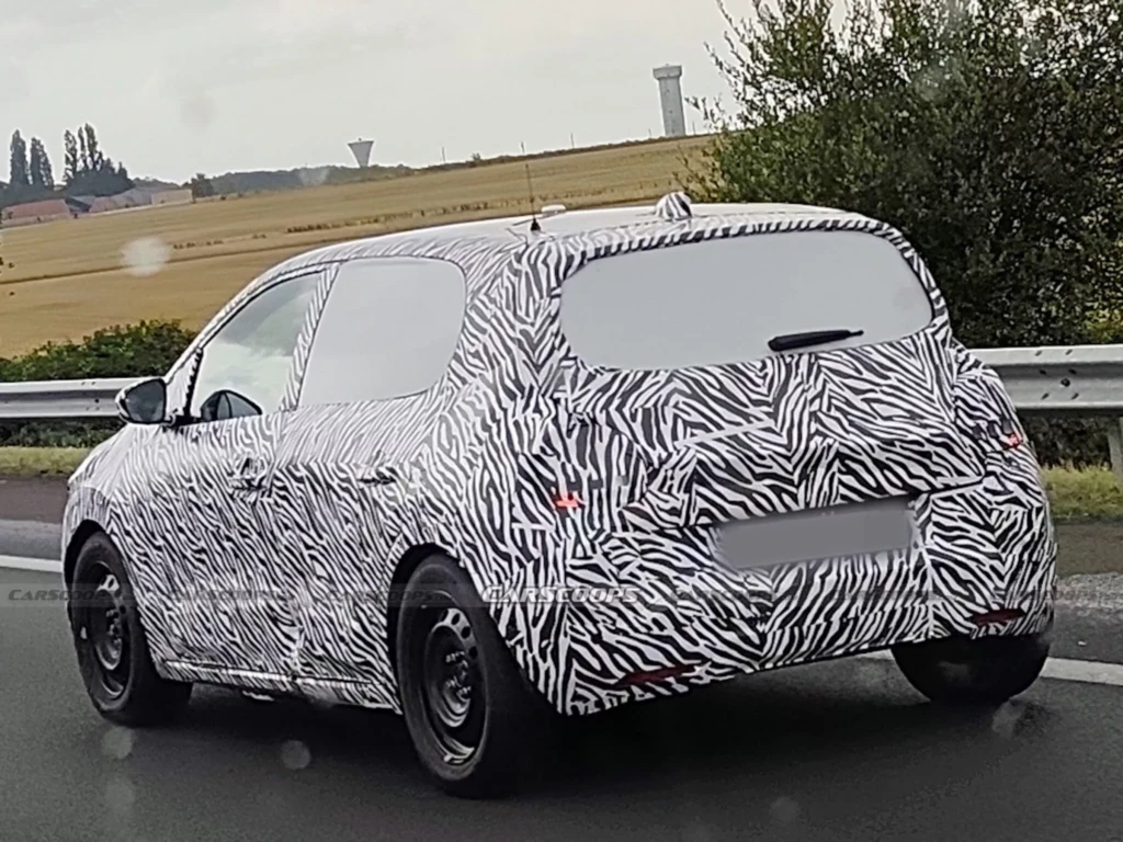 Renault Twingo E‑Tech на тестах (задняя часть кузова)