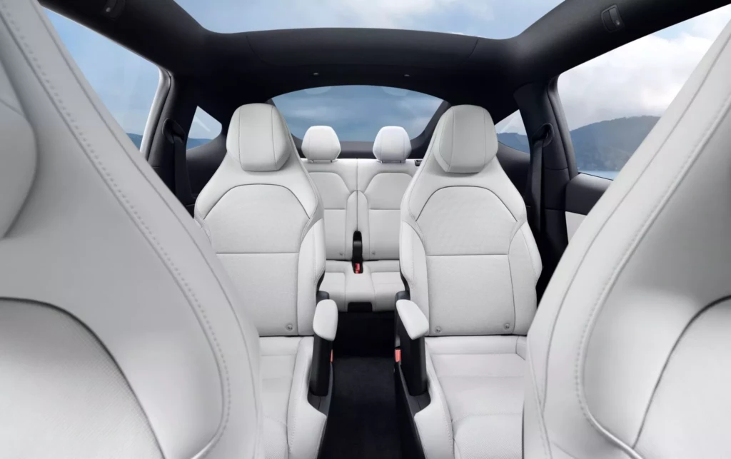 Tesla Model Y L (салон)