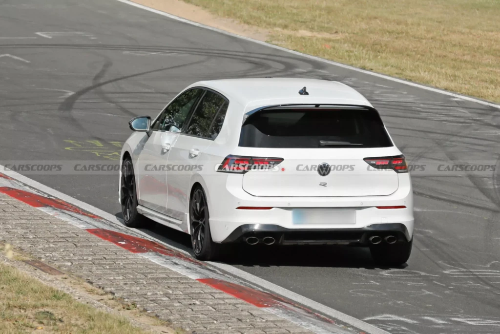 Volkswagen Golf R на тестах