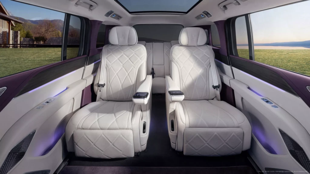 BYD YangWang U8L (салон)