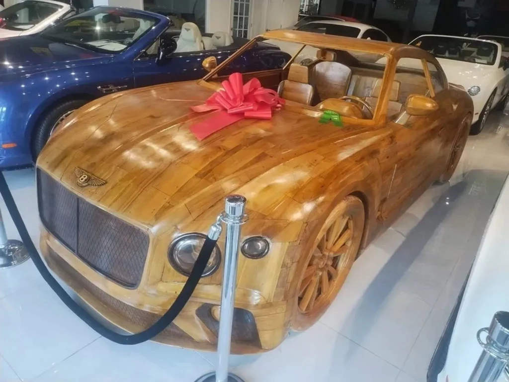 деревянный Bentley Continental GT