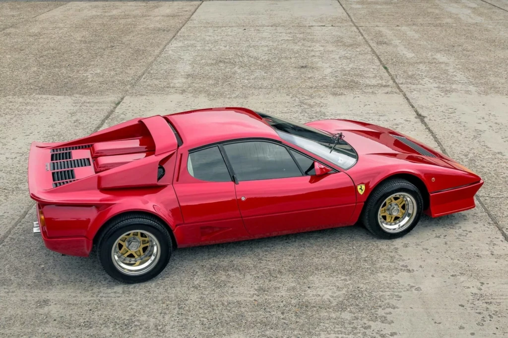 Ferrari 512 BB збоку
