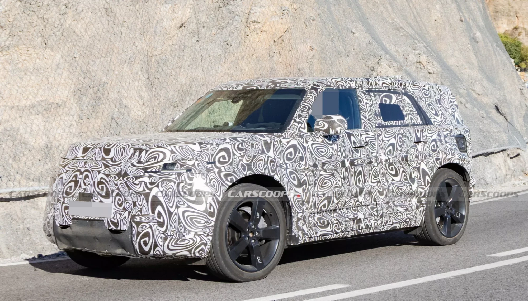 Електричний Land Rover Defender Sport