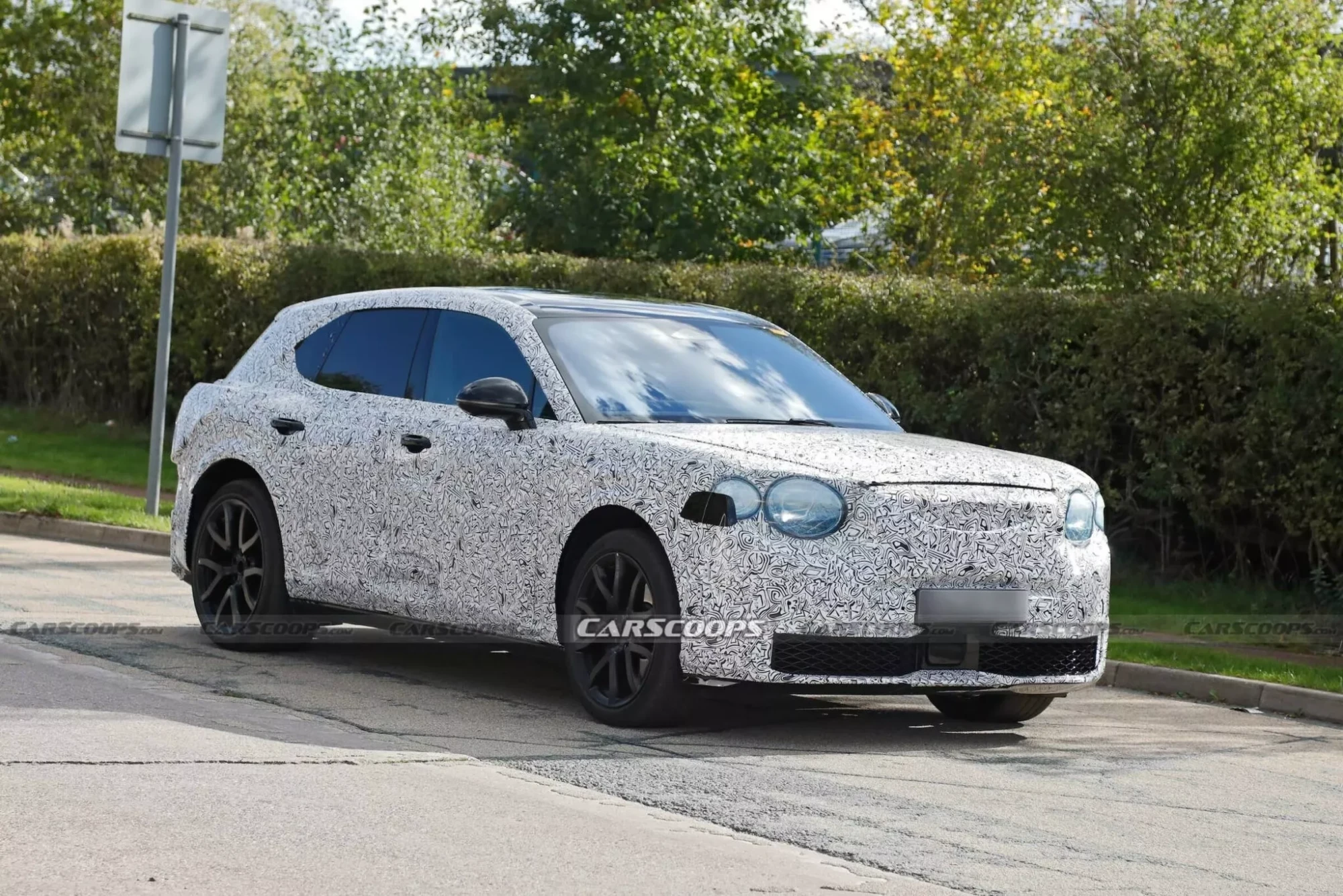 Bentley-Urban-SUV-00003-2048x1367