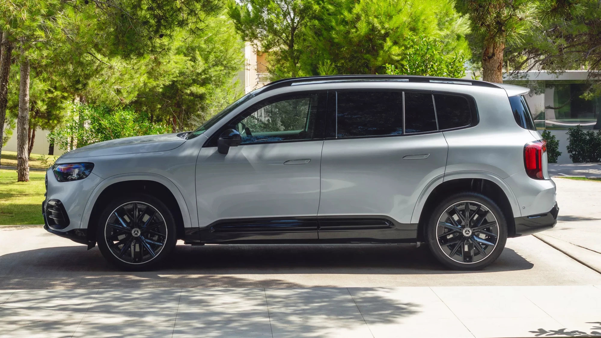 новий Mercedes GLB 2025