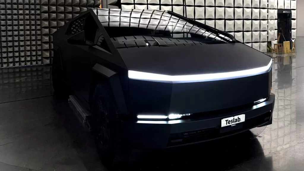 Tesla Cybertruck Європа