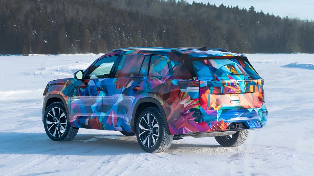 Кросовер Volkswagen у яскравому камуфляжі