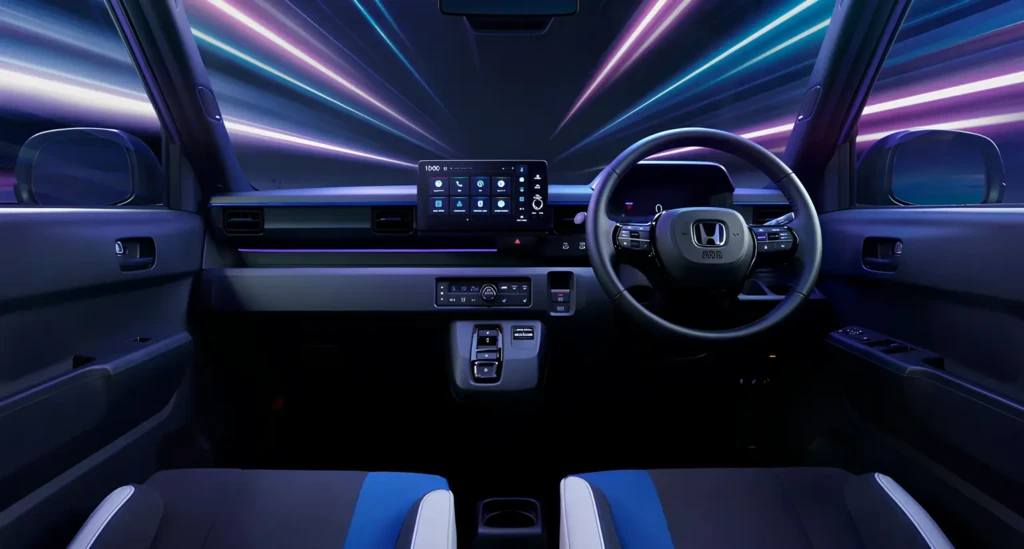 Інтер’єр Honda: кермо праворуч, цифрова панель і центральний дисплей, салон на тлі неонових світлових смуг.