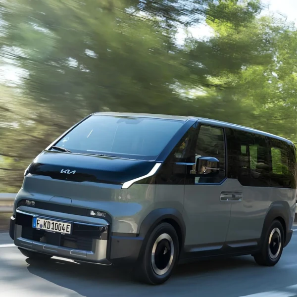 Електрофургон Kia PV5 отримав DIY-набір кемпера: автодім за кілька хвилин