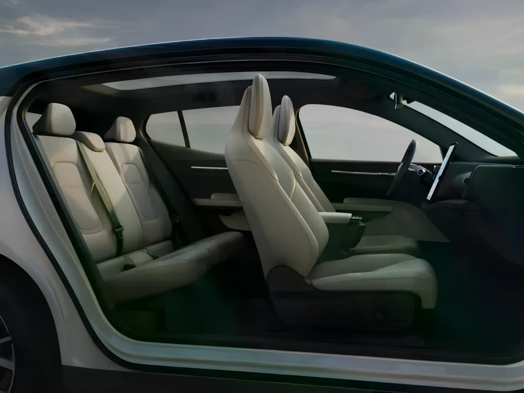 Інтер’єр Volvo EX30: передні та задні сидіння, панорамний дах і мінімалістичний салон, вигляд збоку