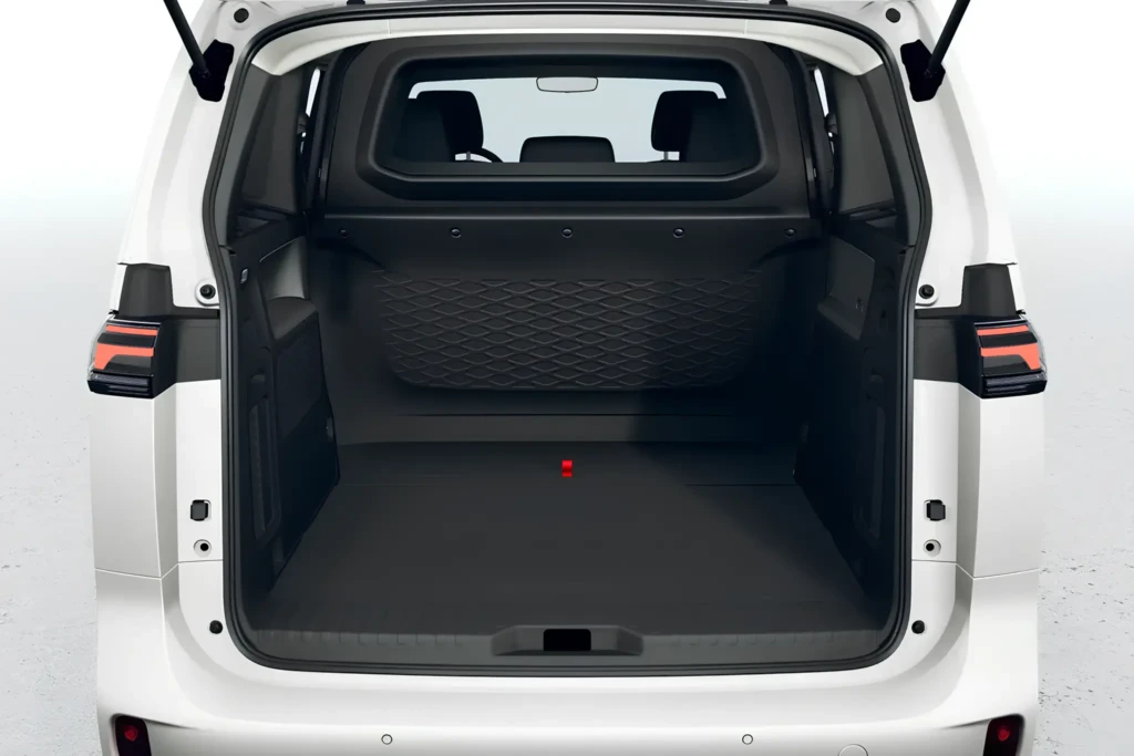 Volkswagen ID. Buzz: багажник електромінівена, вигляд ззаду з відкритими дверима, перегородка та сітка