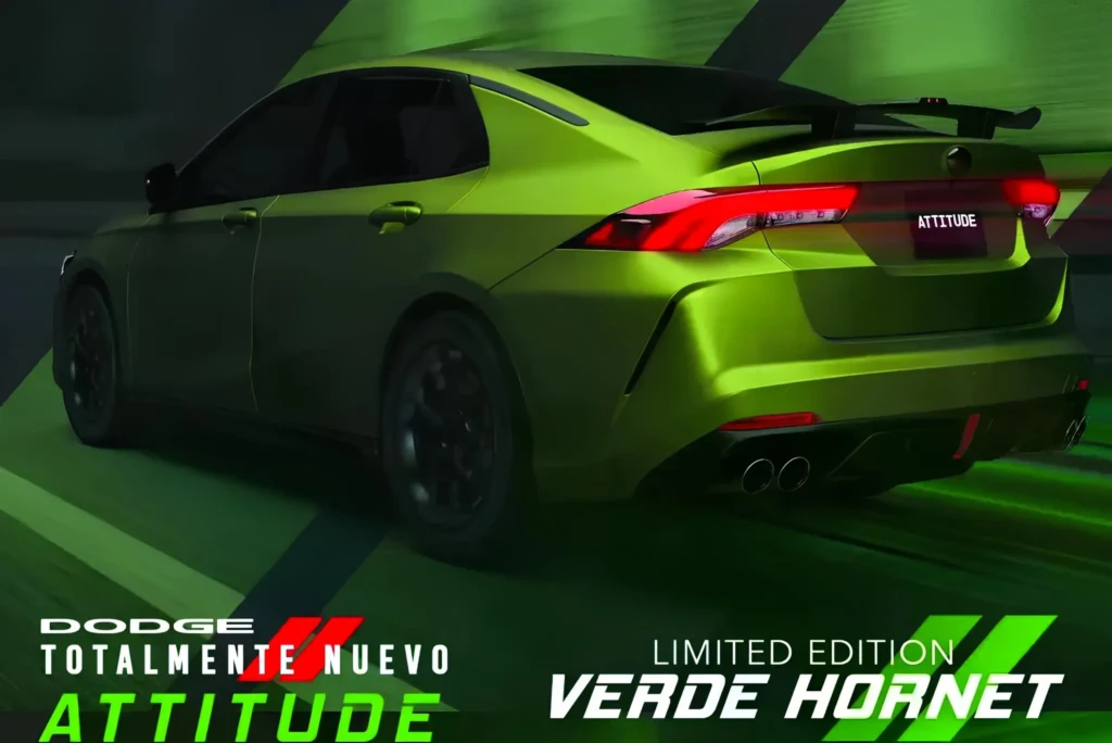 Лаймово-зелёный седан Dodge Attitude Verde Hornet Limited Edition в движении, вид сзади, чёрный спойлер, двойной выхлоп, яркие фонари
