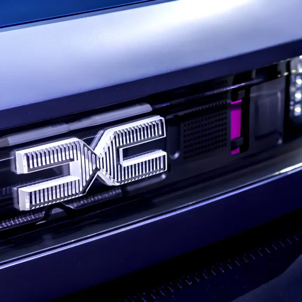 Dacia готує дві бюджетні новинки: електрокар для міста та універсал-кросовер