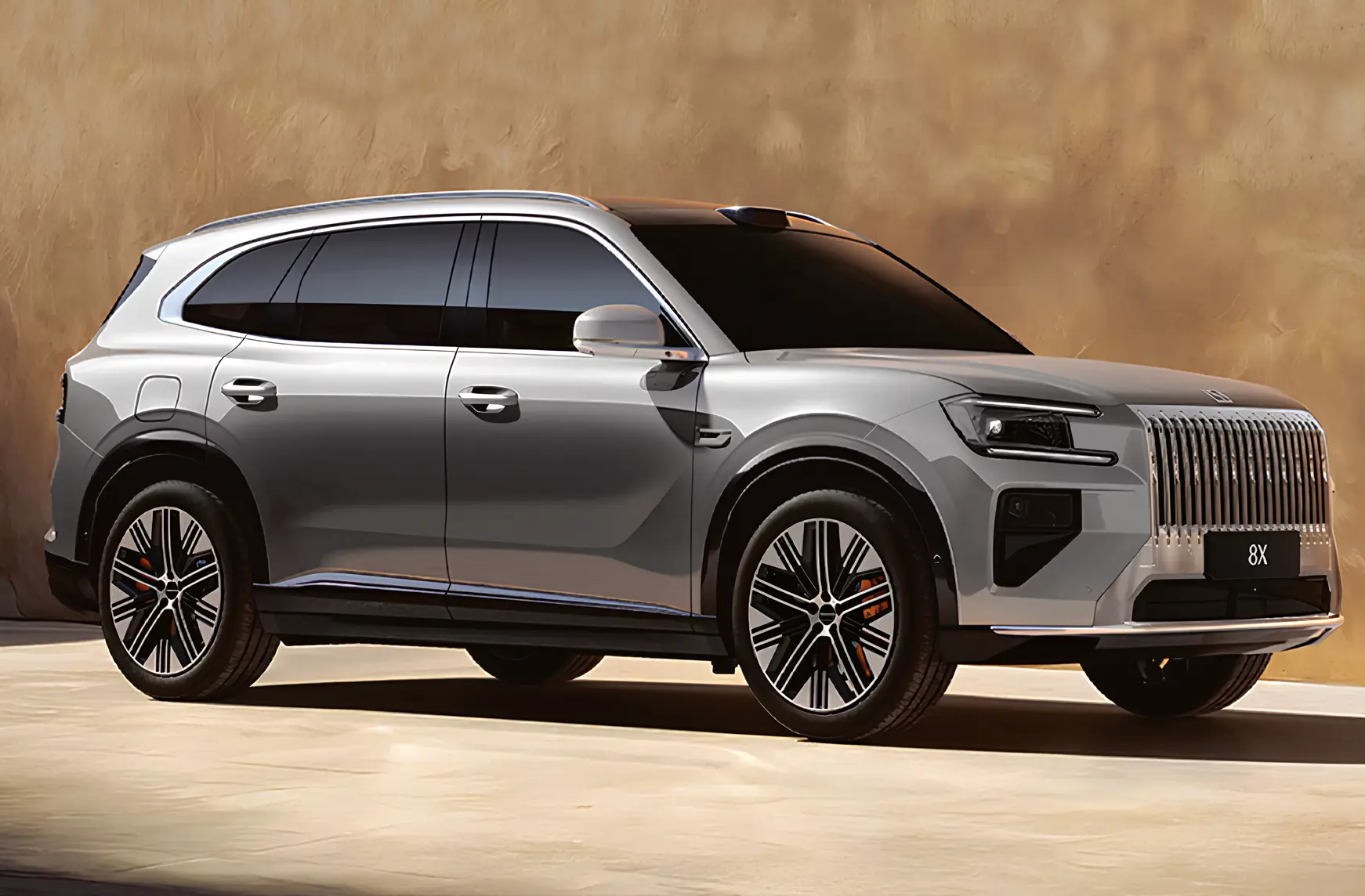 Электрический кроссовер Zeekr 8X: боковой вид, серебристый кузов, крупная решётка и LED-оптика