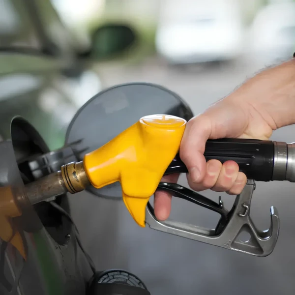 В Україні різко зріс попит на бензинові авто: статистика січня та ТОП моделей