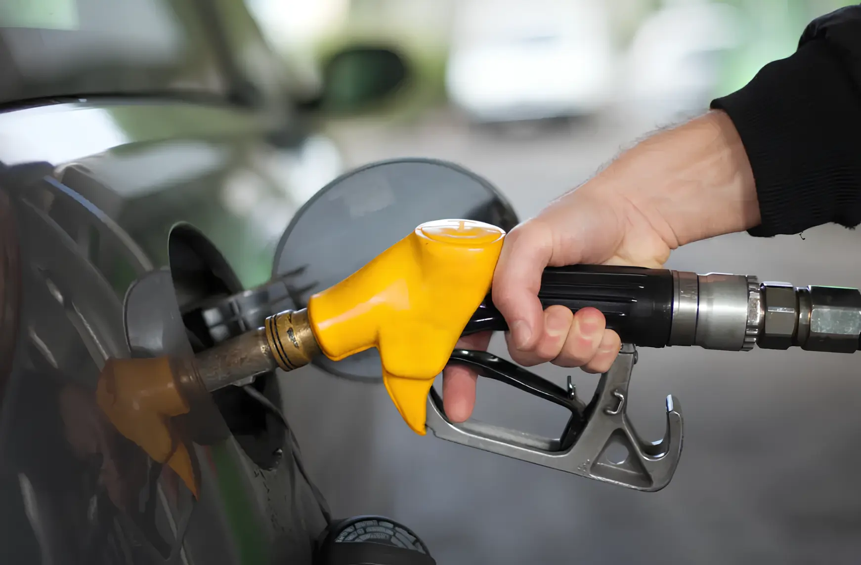 В Україні різко зріс попит на бензинові авто: статистика січня та ТОП моделей