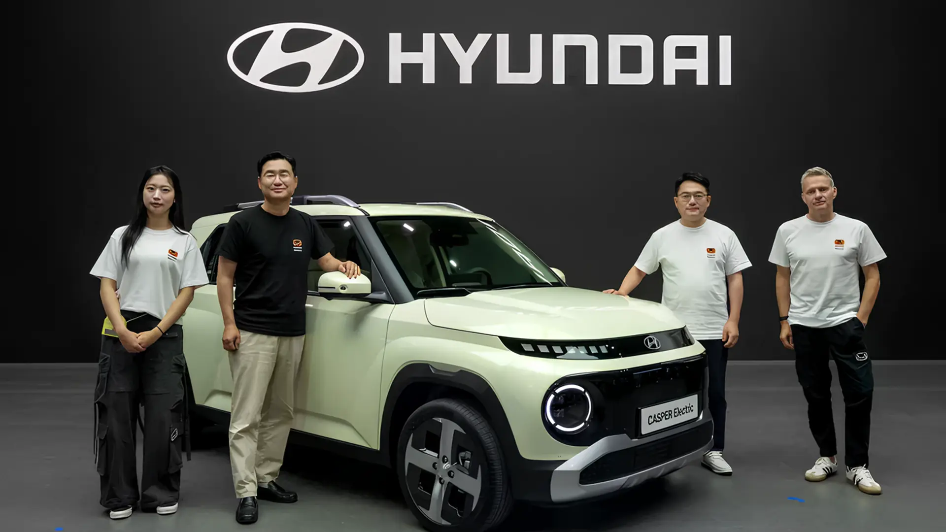 Hyundai Casper Electric Lounge на презентації бренду Hyundai з учасниками заходу