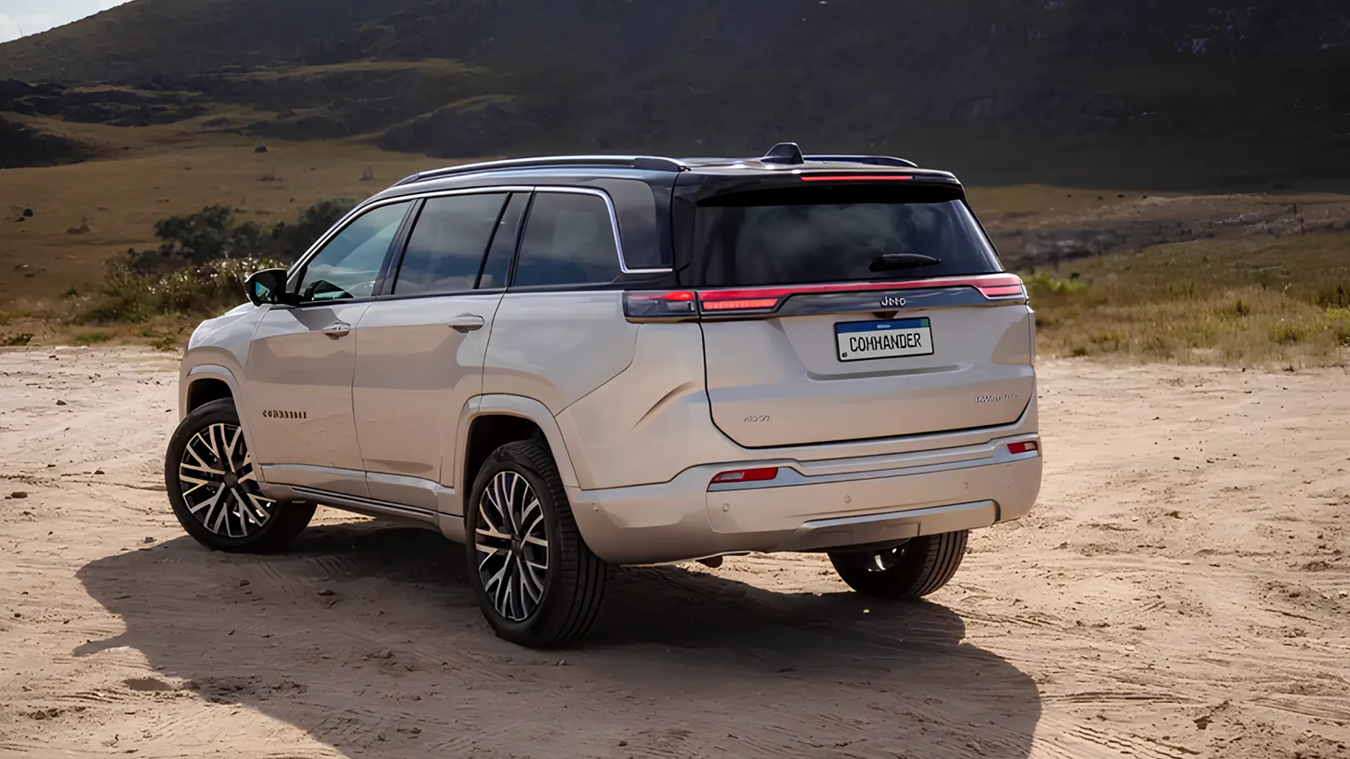 Jeep Commander 2026 білого кольору, вид ззаду збоку