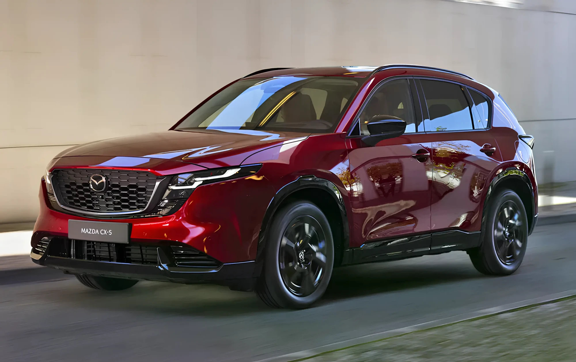 Найпопулярніші бензинові автомобілі у лютому: червоний кросовер Mazda під час руху дорогою