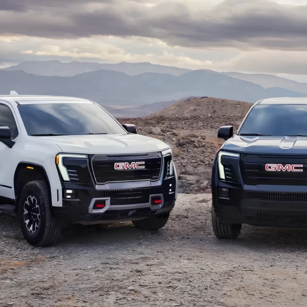 Якими характеристиками володіють GMC Sierra EV та Silverado EV