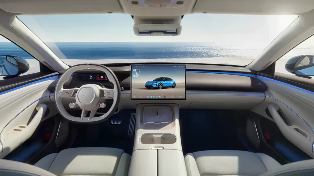 Интерьер обновлённого электрического седана Xiaomi SU7 с цифровой панелью и центральным дисплеем