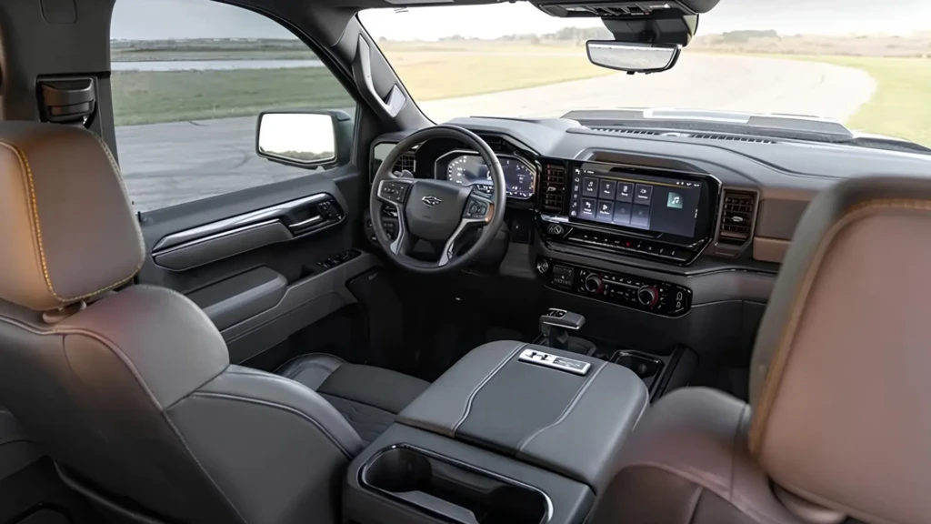 Інтер’єр 700-сильного пікапа Chevrolet Silverado з цифровою панеллю приладів і центральним дисплеєм