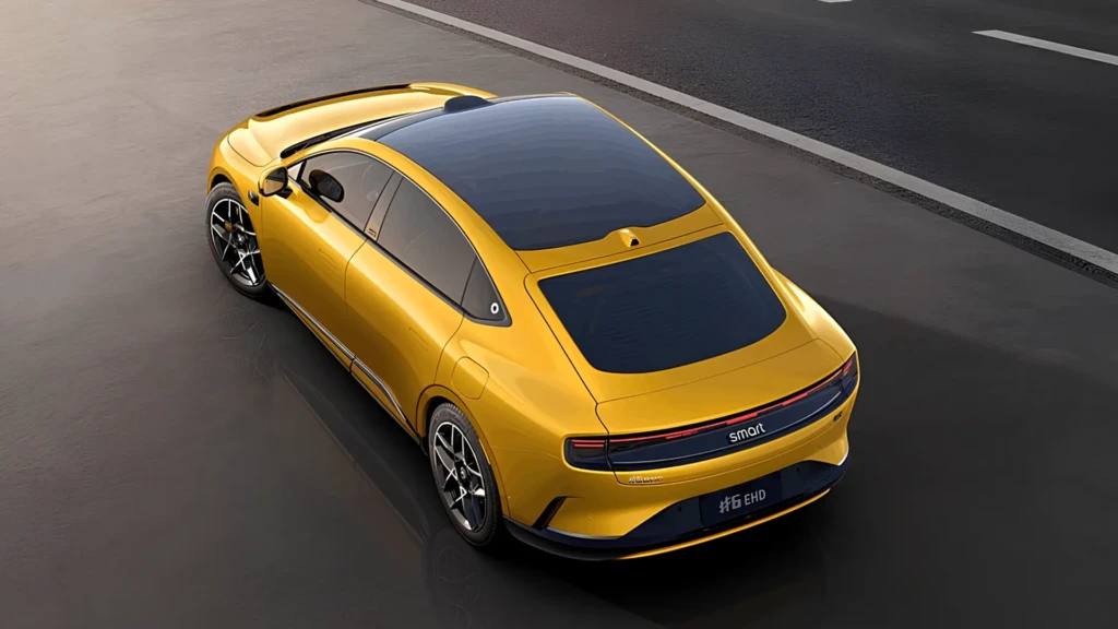 Найбільший Smart в історії жовтого кольору, вид зверху ззаду