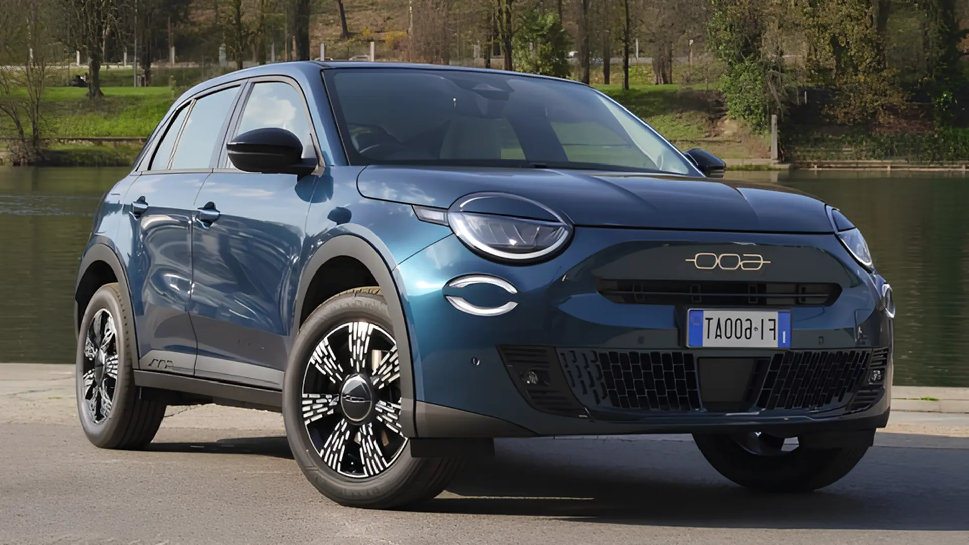 Fiat 600 бензинова версія синього кольору, вид спереду збоку