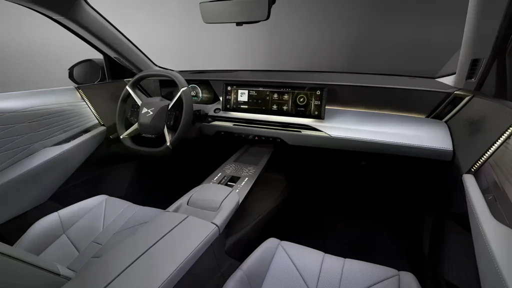 Інтер’єр нового DS N°7 з широким цифровим дисплеєм і мінімалістичною передньою панеллю