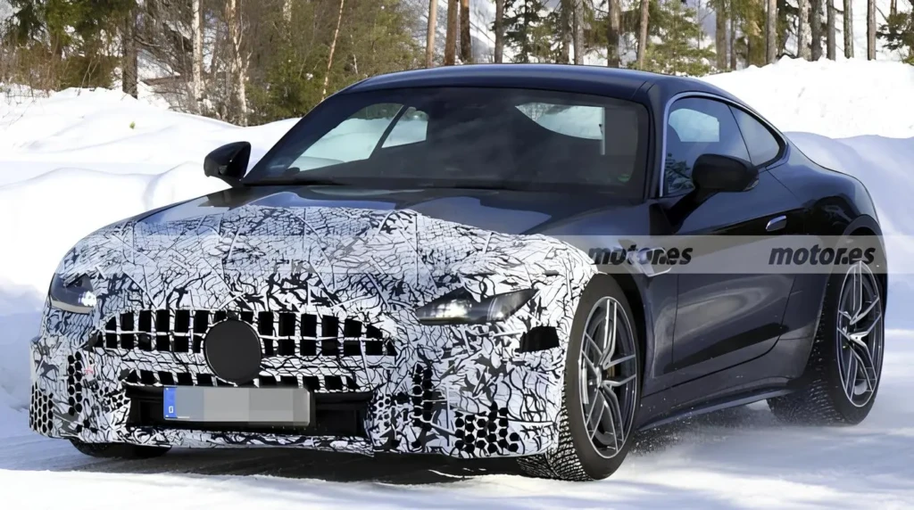 Mercedes-AMG GT Coupé 2027: прототип спортивного купе на зимових дорожніх тестах