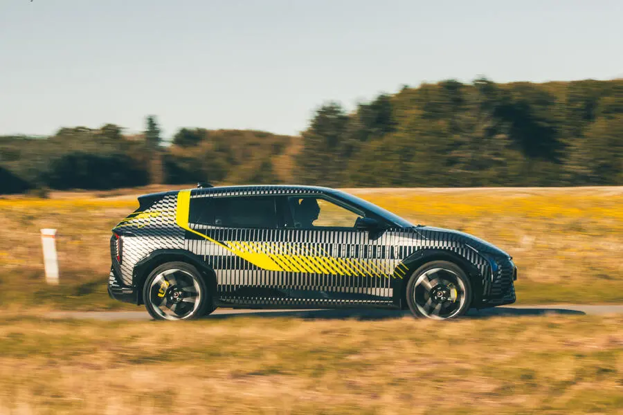 Kia EV4 GT электрический хот-хэтч