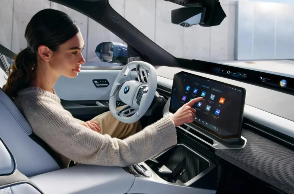 BMW iX3 Neue Klasse: интерьер электрического кроссовера с крупным центральным дисплеем и цифровыми функциями