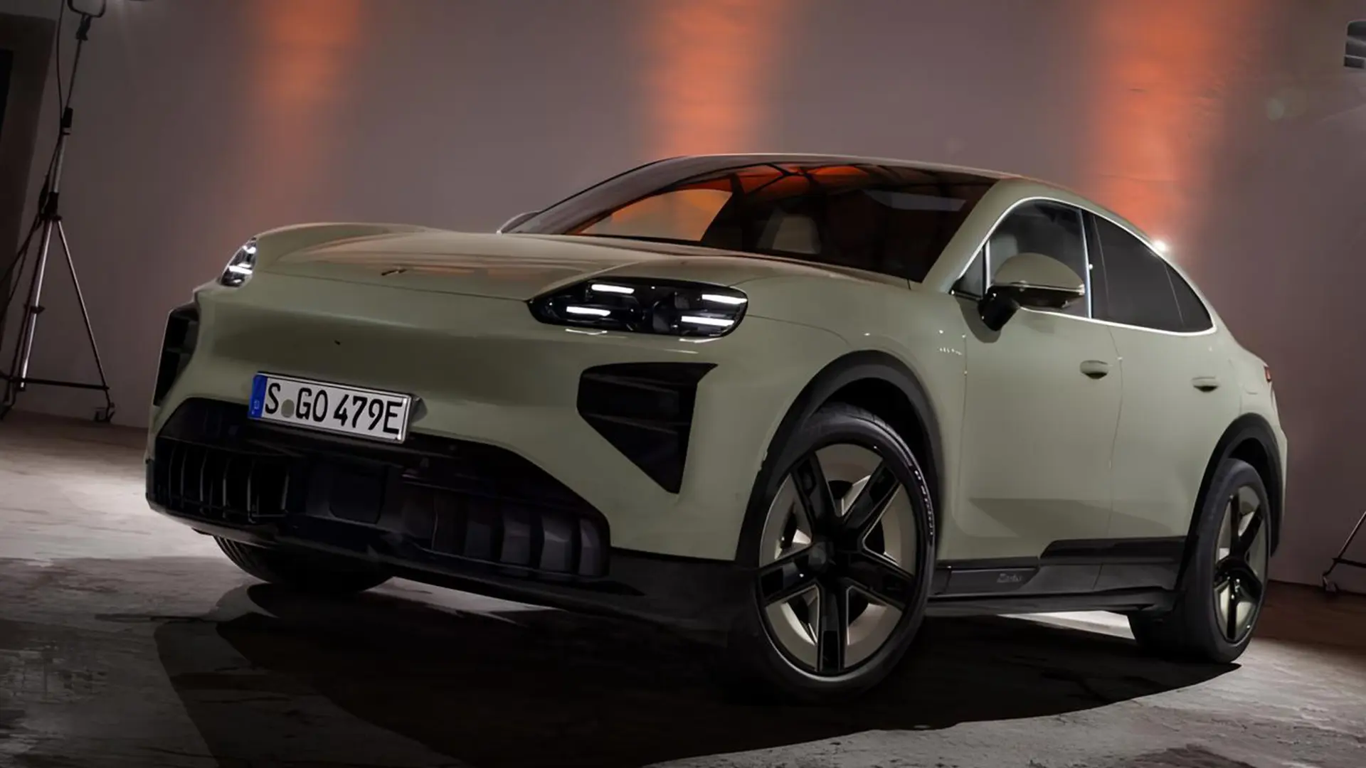 Електричний Porsche Cayenne Coupe Electric у студії