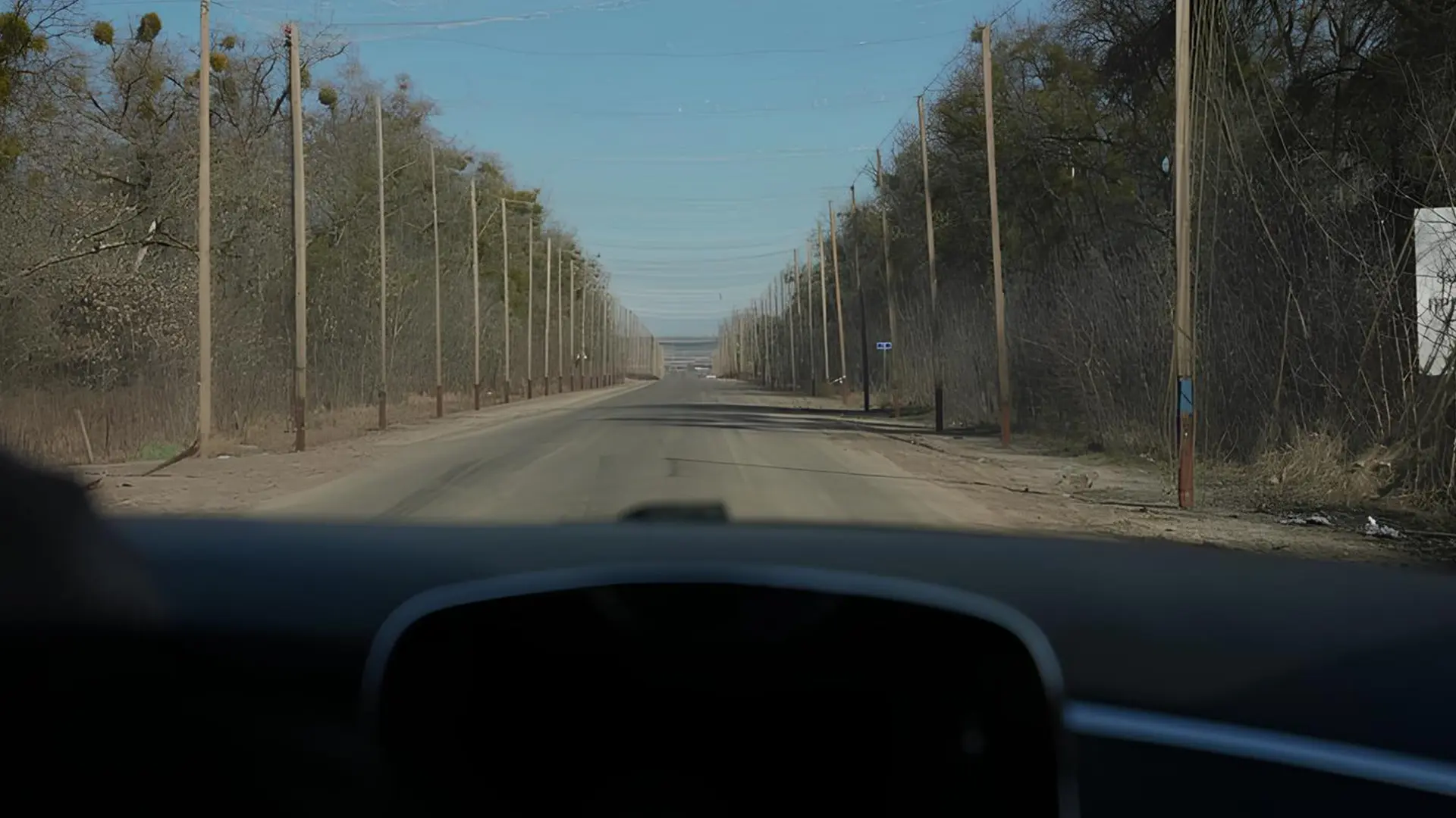 Антидронові сітки вздовж дороги в Сумах