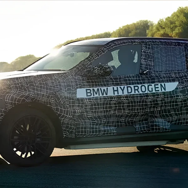 BMW iX5 Hydrogen отримає запас ходу 385 миль: що відомо про водневий кросовер
