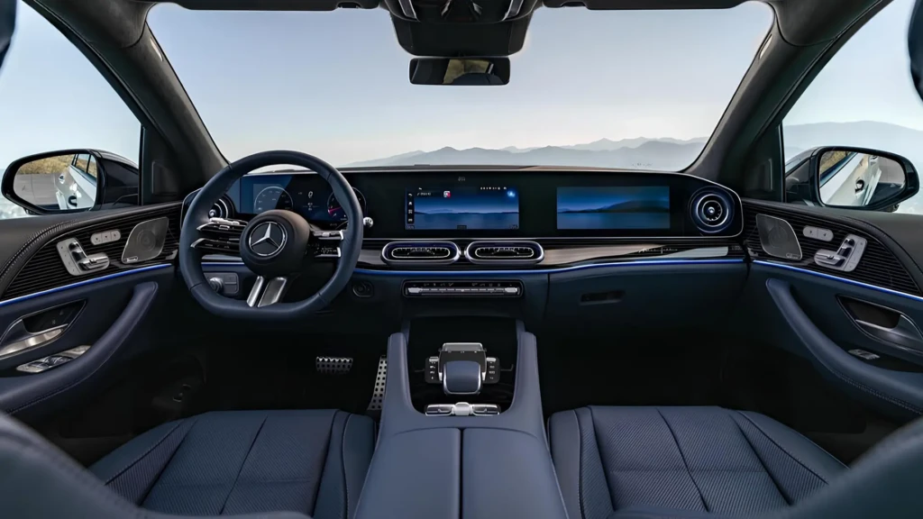 Интерьер Mercedes-Benz GLE с цифровой приборной панелью, мультимедийным дисплеем и кожаным салоном