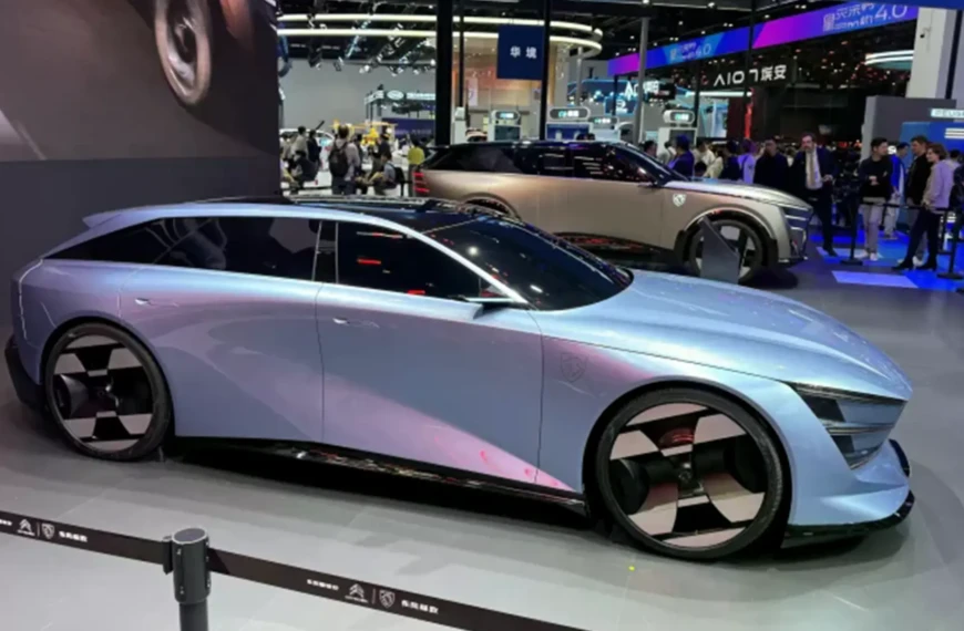 Peugeot показав кросовер і універсал для Китаю: що відомо про новинки